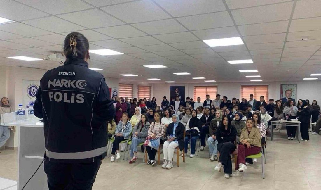Erzincan’da üniversite öğrencilerine yönelik uyuşturucuyla mücadele kapsamında düzenlenen Narkorehber Gençlik