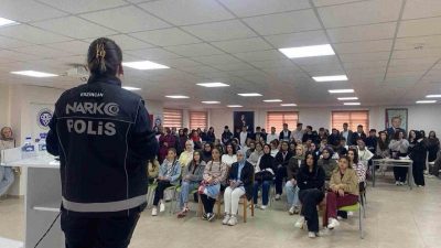 Erzincan’da üniversite öğrencilerine yönelik uyuşturucuyla mücadele kapsamında düzenlenen Narkorehber Gençlik