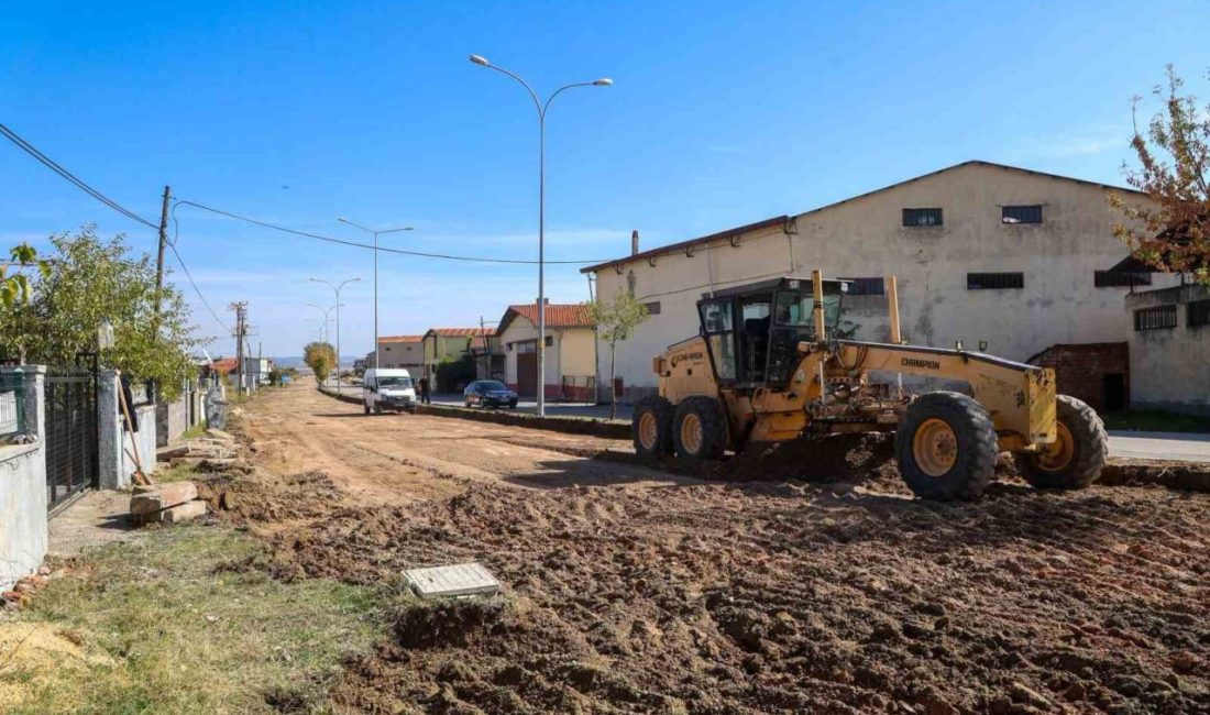 Uşak Belediyesi, kent genelinde ulaşım konforunu artırmak amacıyla yol yenileme