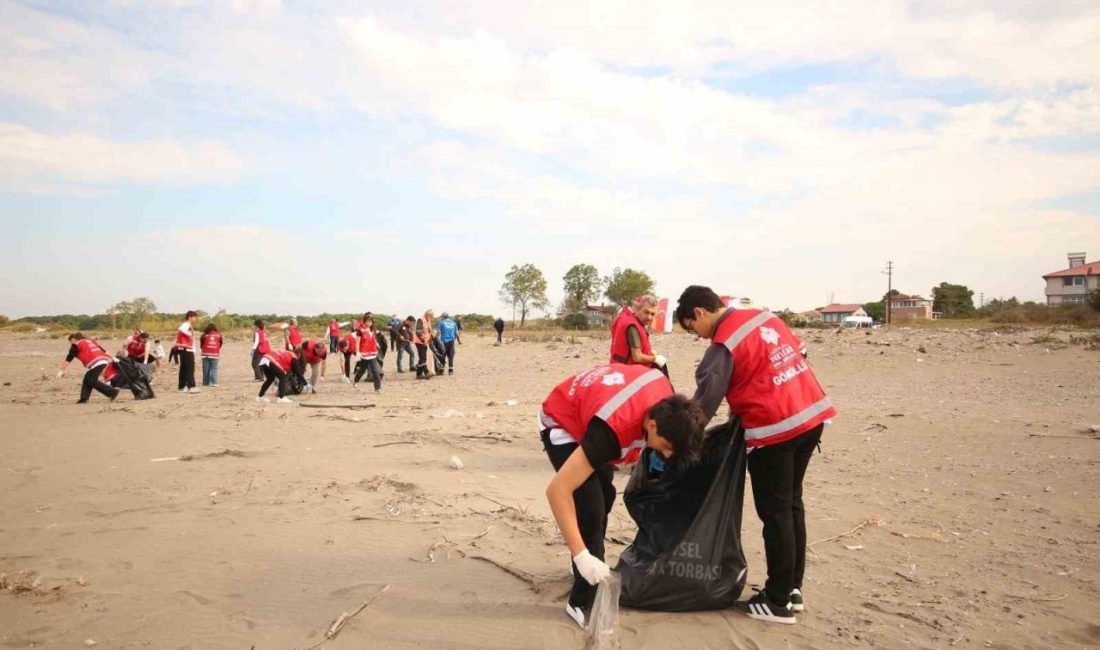 Samsun Vakıflar Bölge Müdürlüğü, hayır şartı gereği hem doğayı temizliyor
