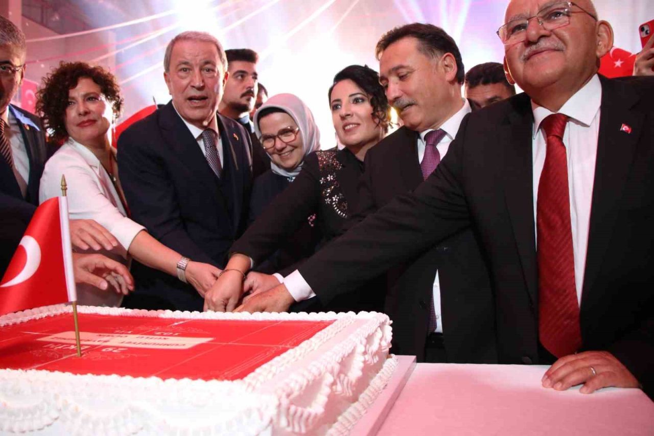 Kayseri Valiliği tarafından 29 Ekim Cumhuriyet Bayramı’nın 103. Yıl dönümü