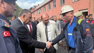 Zonguldak Valisi Osman Hacıbektaşoğlu, Kilimli ilçesine bağlı Gelik beldesinde 3