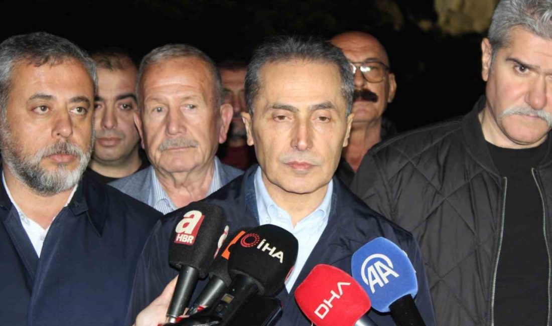 Nevşehir Valisi Hüseyin Kök, Göreme’de peribacasında toprak kayması sonucu meydana
