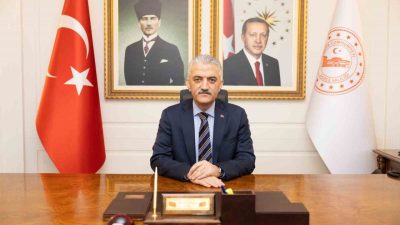 DÜZCE(İHA) – Düzce Valisi Mehmet Makas, Cumhuriyet’in kuruluşunun 103. yıl