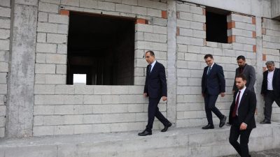 Iğdır Valisi M. Fırat Taşolar Aralık ilçesinde yapımı süren kamu