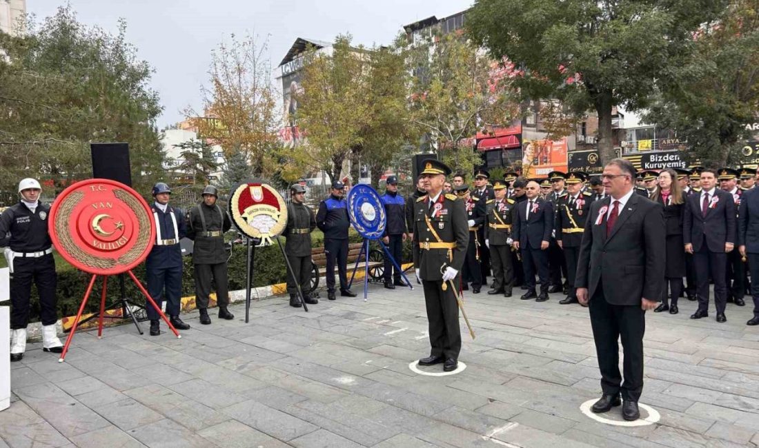 Van’da 29 Ekim Cumhuriyet Bayramı’nın 103’üncü yıl dönümü dolayısıyla valilik