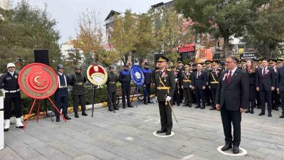 Van’da 29 Ekim Cumhuriyet Bayramı’nın 103’üncü yıl dönümü dolayısıyla valilik