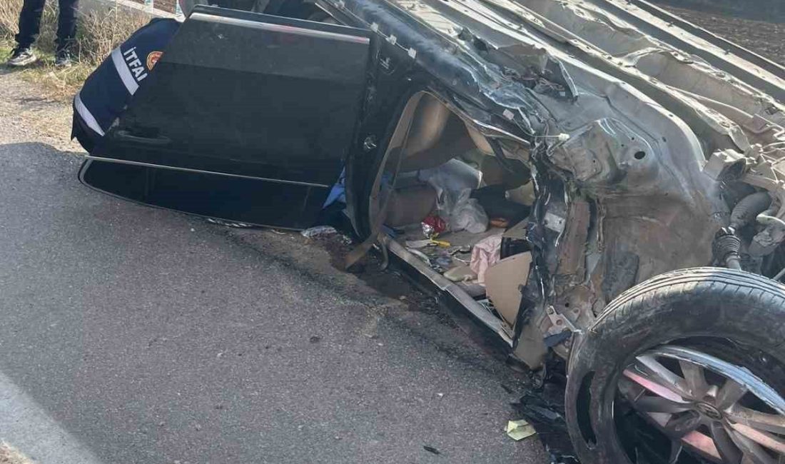 Van’ın Gevaş ilçesinde otomobilin takla atması sonucu meydana gelen trafik