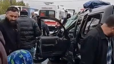 Van’ın Muradiye ilçesinde tırla hafif ticari aracın çarpışması sonucu 2