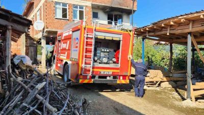 Samsun’un Vezirköprü ilçesinde bir evin mutfağında çıkan yangın, itfaiye ekiplerinin
