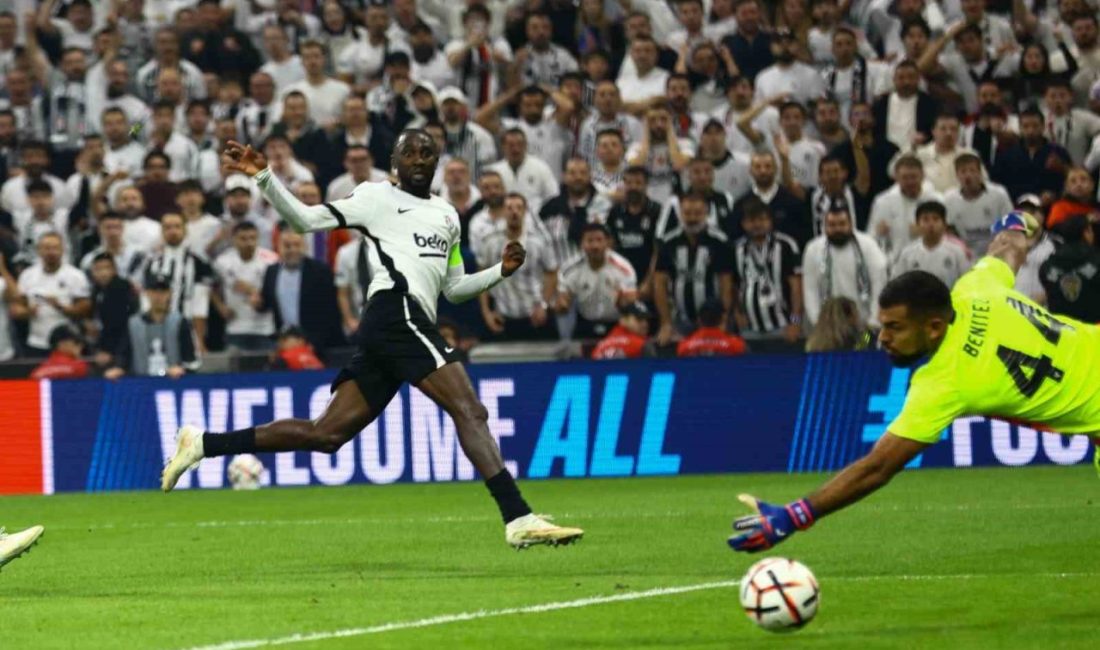 Beşiktaş’ın Nijeryalı oyuncusu Wilfred Ndidi, Crystal Palace ağlarını sarsarak bu