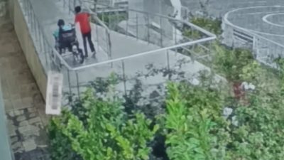 Adıyaman’ın Kahta ilçesinde aniden bastıran sağanak yağış sırasında öğrenciler okula