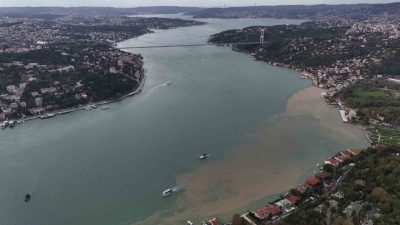 İstanbul’da etkili olan sağanak yağış sonrası Küçüksu Deresi’nden gelen çamurlu