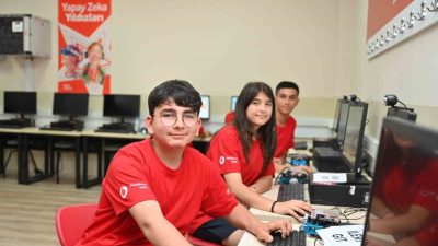 Vodafone Vakfı ve Habitat Derneği işbirliğiyle yürütülen Yapay Zekâ Yıldızları