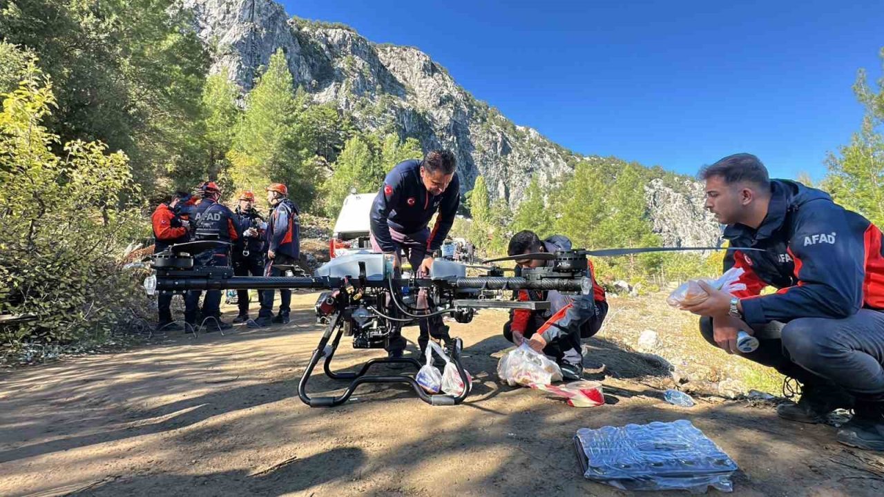 Isparta’nın Sütçüler ilçesindeki Yazılı Kanyon’da mahsur kalan İHH gönüllülerini kurtarma