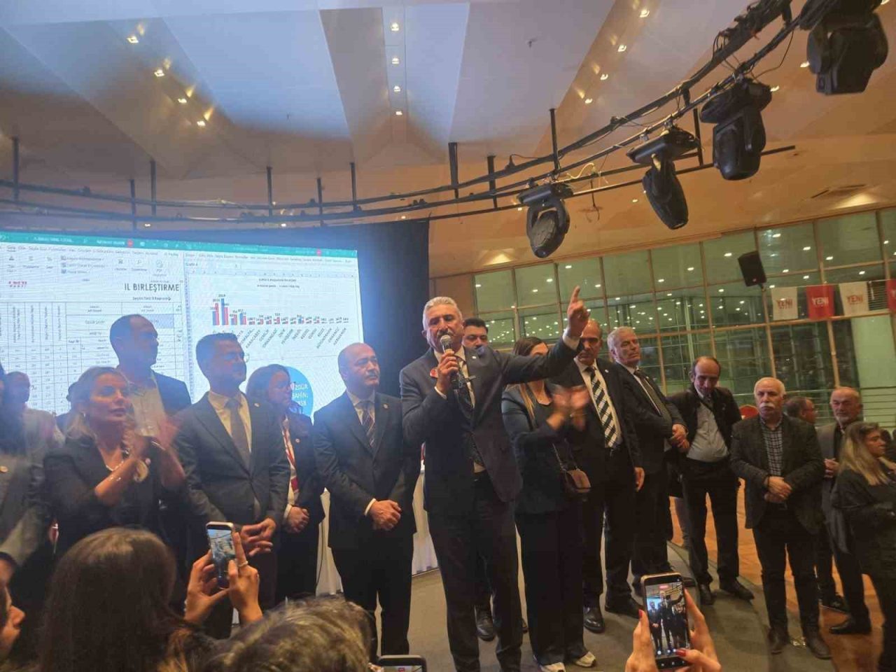 Yeni Parti Bursa İl Başkanlığı seçiminde mevcut başkan Nihat Yeşiltaş