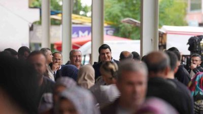 Şehitkamil Belediye Başkanı Umut Yılmaz, mahalle ziyaretleri kapsamında Pirsultan ve