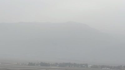 Hakkari’nin Yüksekova ilçesinde hava sıcaklığının düşmesiyle birlikte yüksek kesimlerde kar