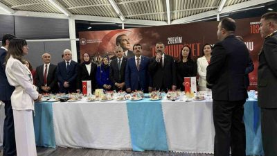 Zonguldak Valisi Osman Hacıbektaşoğlu, Polisevi’nde düzenlenen 29 Ekim Cumhuriyet Bayramı