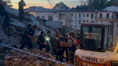 Zonguldak’ta daha önce iki katlı bir binada kısmi göçük yaşanan